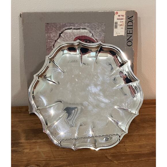 Oneida Chippendale Silverplate Sandwich Tray 11” w/ Box Vintage Serving Platter - Picture 1 of 8
